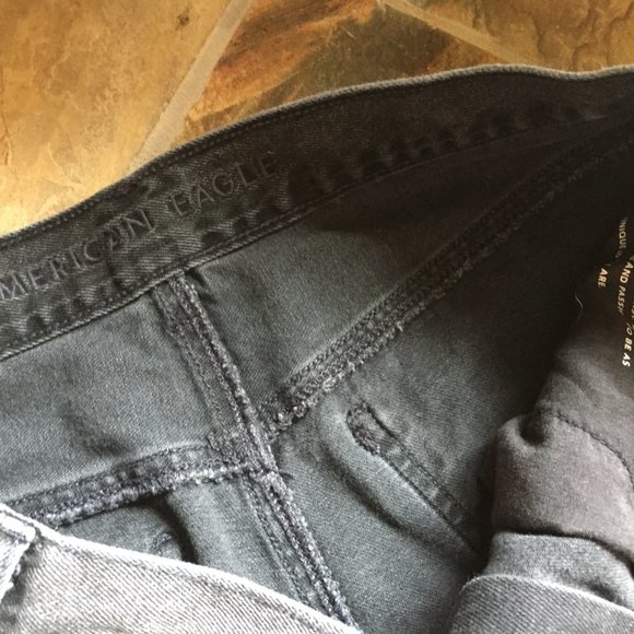 AEO High-Waist Button-Front Jeans (like NEW) - Picture 13 of 16